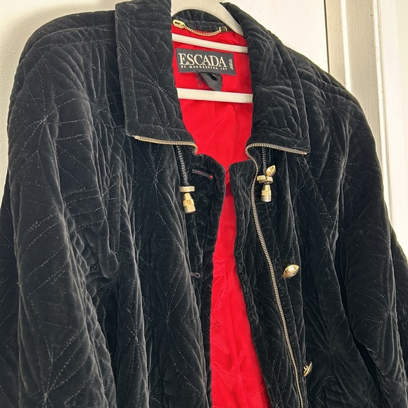 Vintage Escada Black Oversized Velvet Quilt Jacket, by Margaretha Ley, Size M/L - Picture 8 of 15
